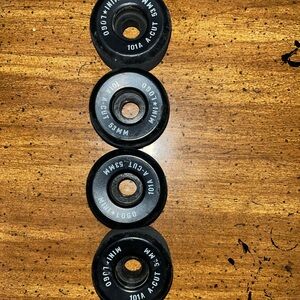 Mini logo skateboard wheels 53mm